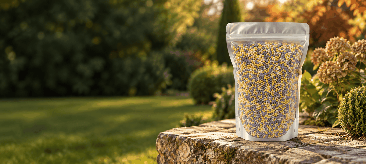Sonbahar bahçesinde 1 kg kontrollü salınımlı granül çim gübresi